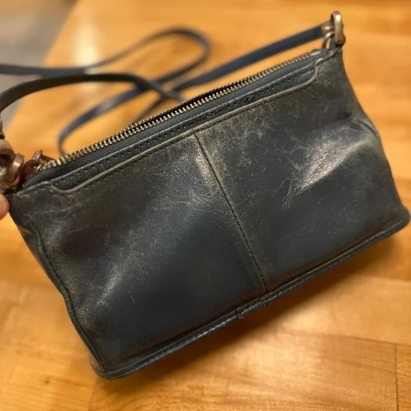 HOBO Cadence denim blue leather cross body / wristlet w/convertible straps - Picture 4 of 16